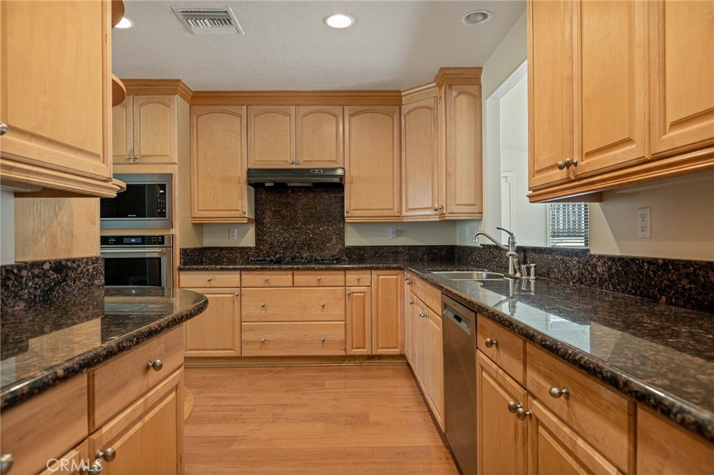 940 Carob Property Photo 16