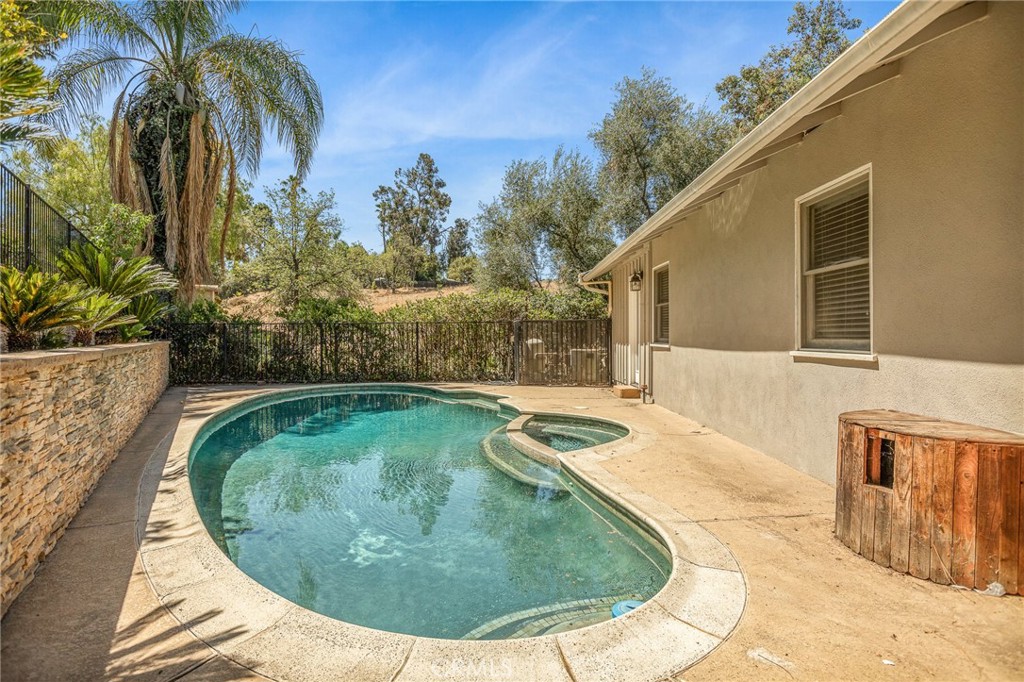 940 Carob Property Photo 32