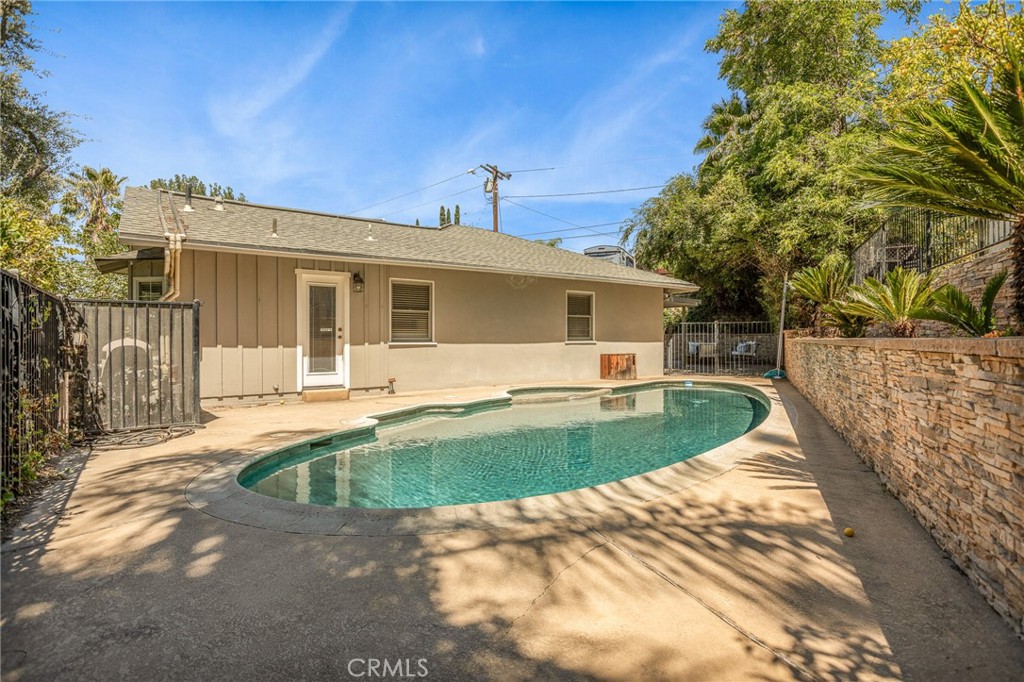 940 Carob Property Photo 33