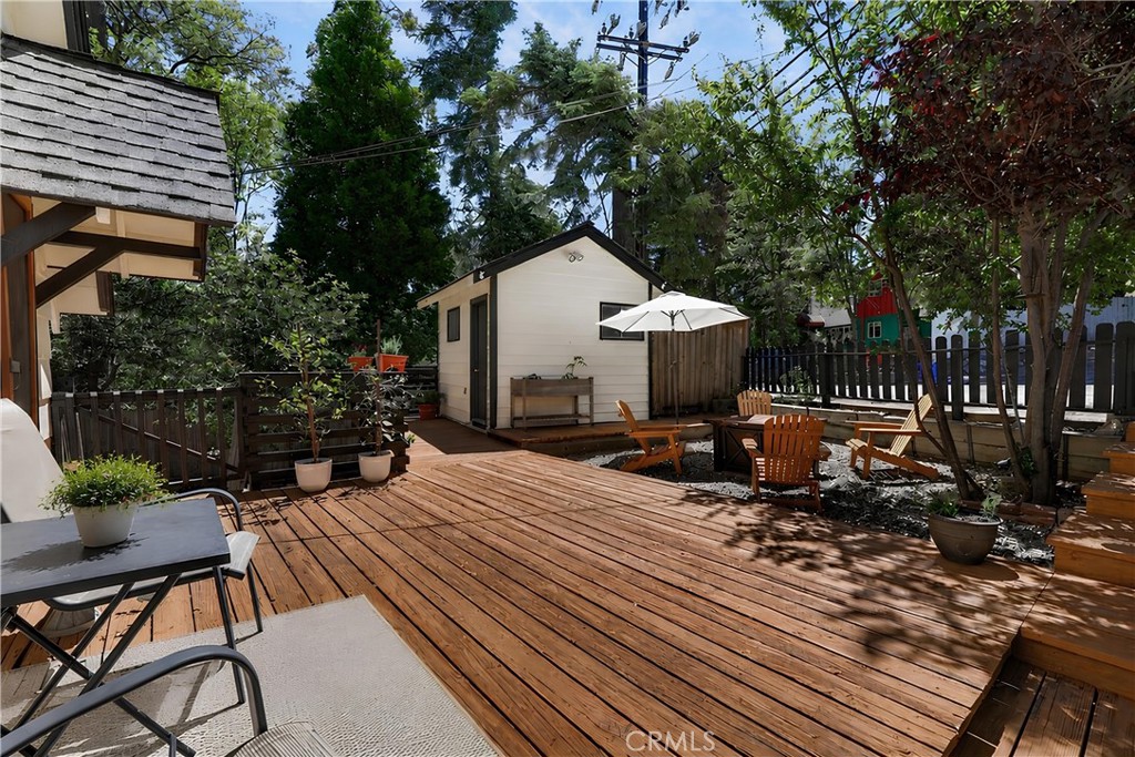 335 Oak Property Photo 1