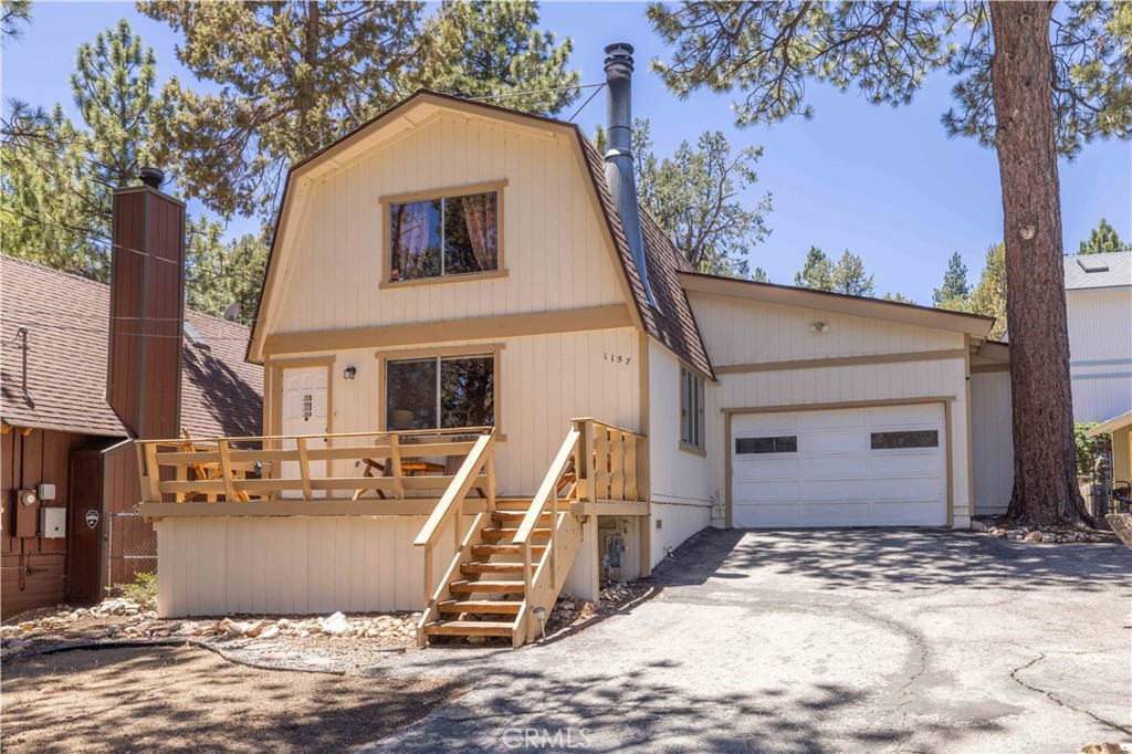 1157 Anita Property Photo 2