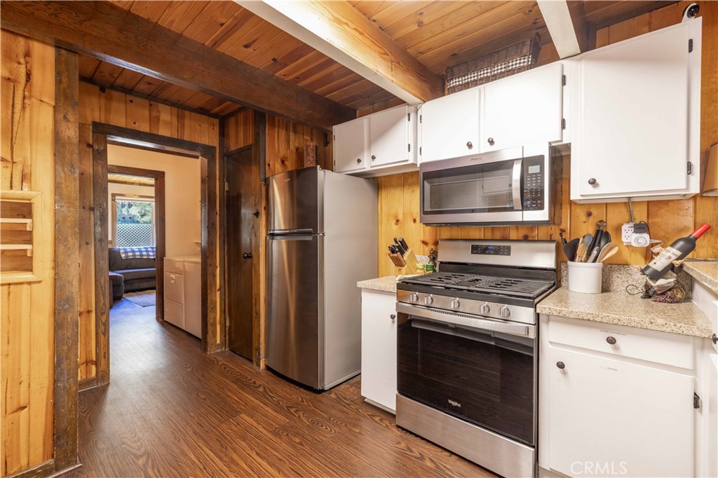 1157 Anita Property Photo 6