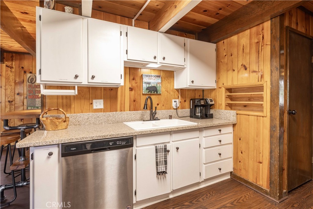 1157 Anita Property Photo 7