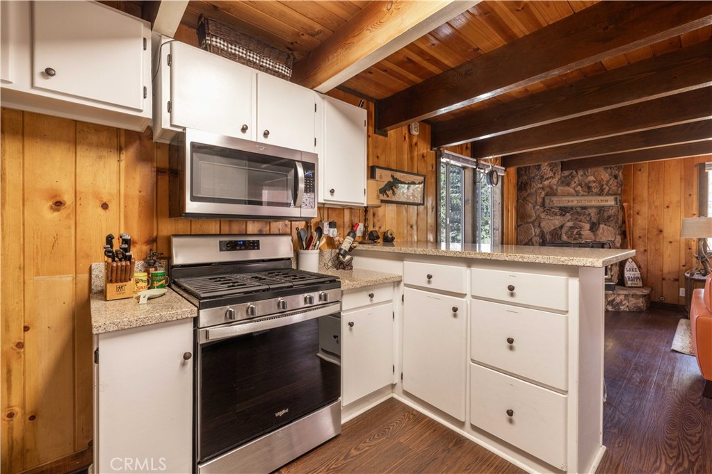 1157 Anita Property Photo 8