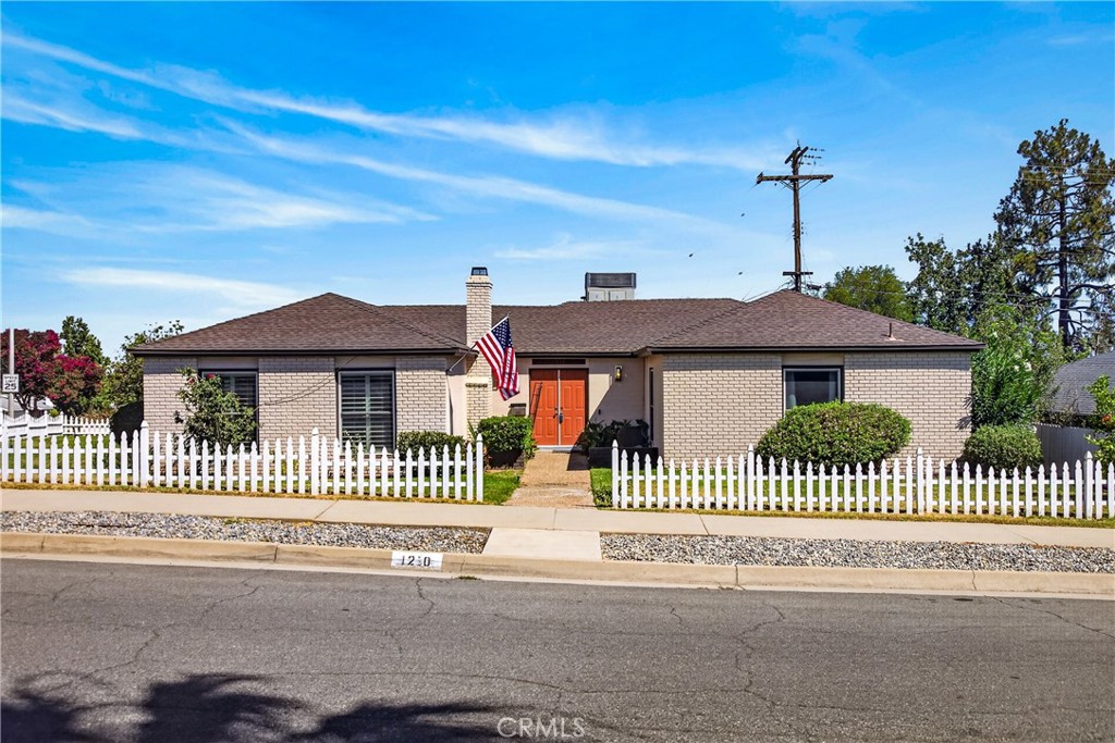 1250 W Palm Property Photo 4