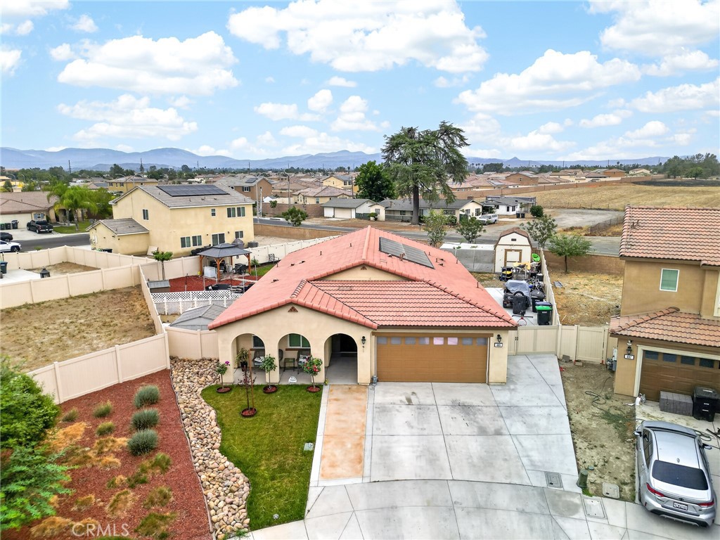 693 Rose Thorn Property Photo 2