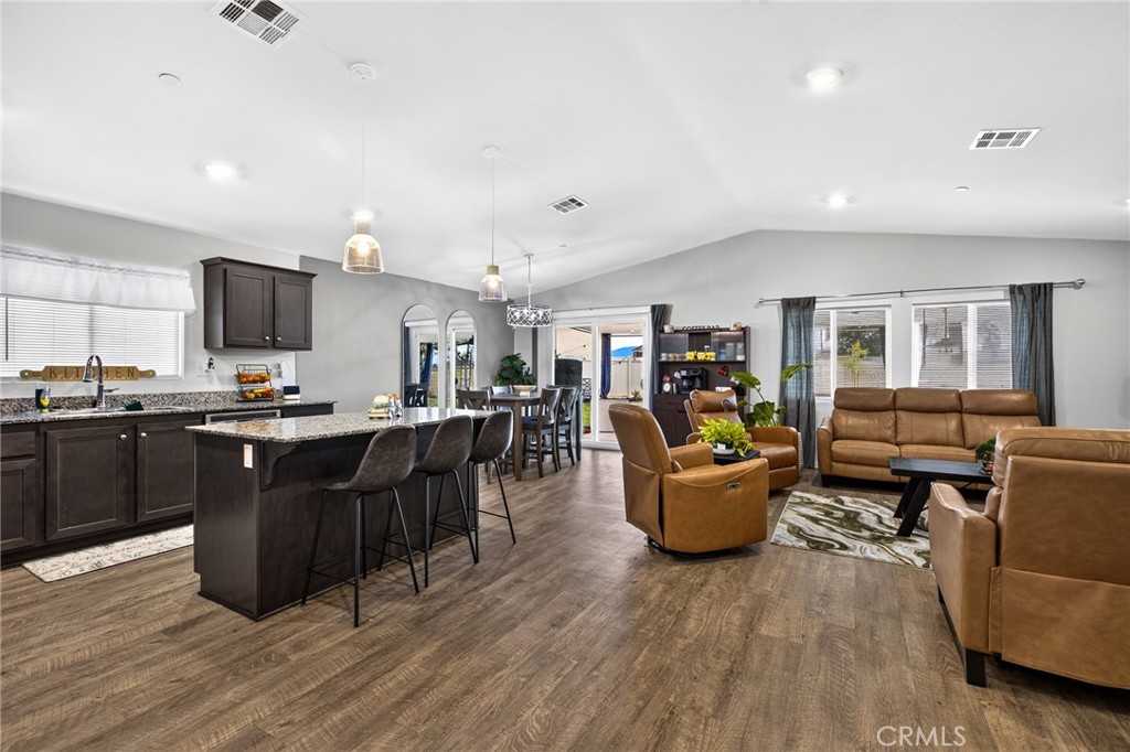 693 Rose Thorn Property Photo 3