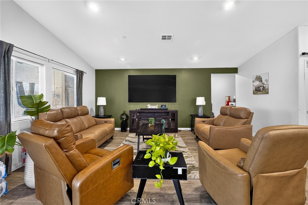 693 Rose Thorn Property Photo 15