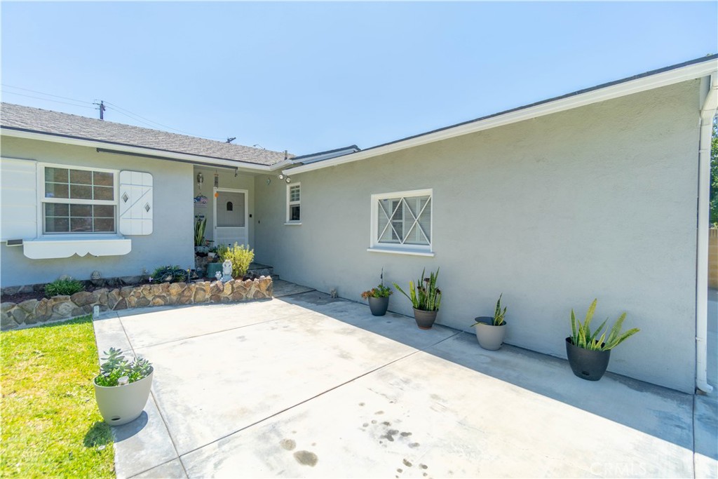 2501 Deodar Property Photo 6