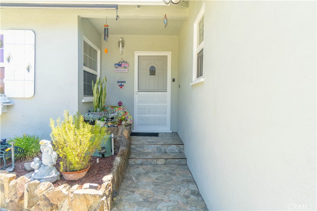 2501 Deodar Property Photo 7