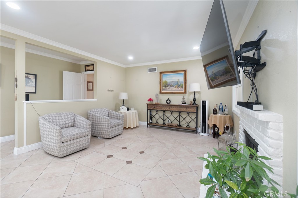 2501 Deodar Property Photo 9