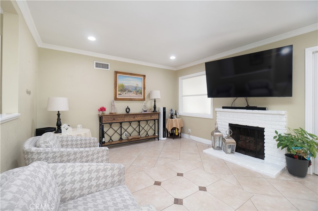2501 Deodar Property Photo 10