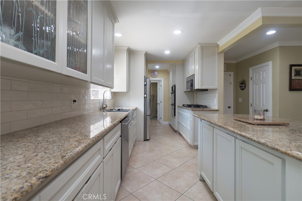 2501 Deodar Property Photo 16