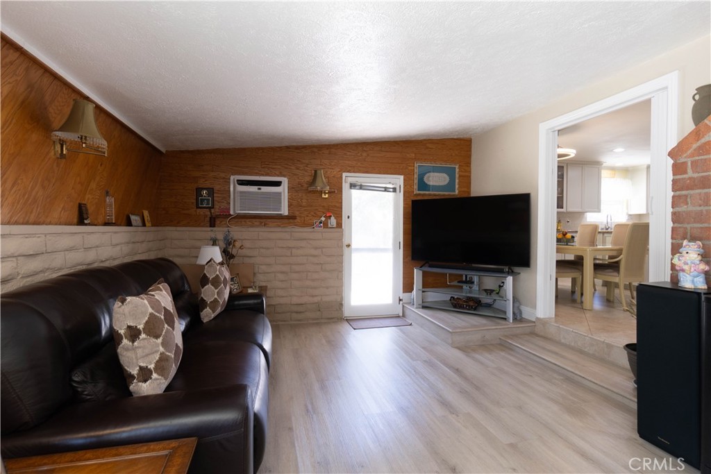 2501 Deodar Property Photo 28