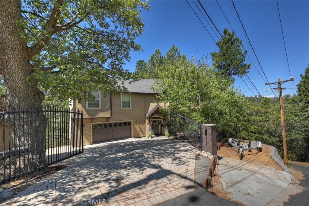 1036 Sandalwood Property Photo 2