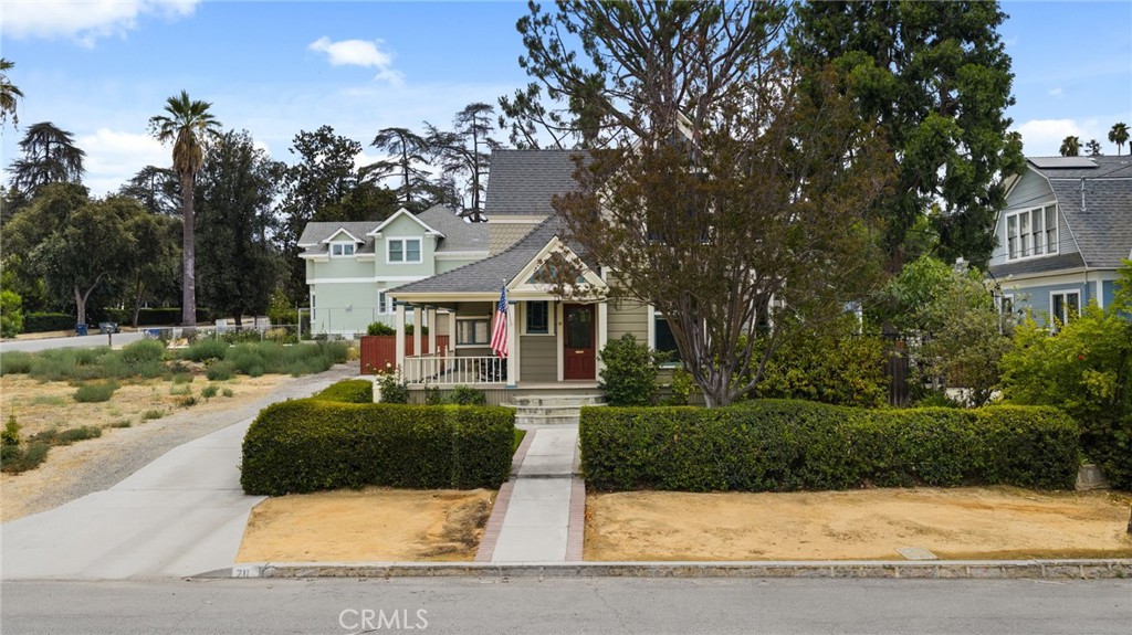 711 Chestnut Property Photo 3