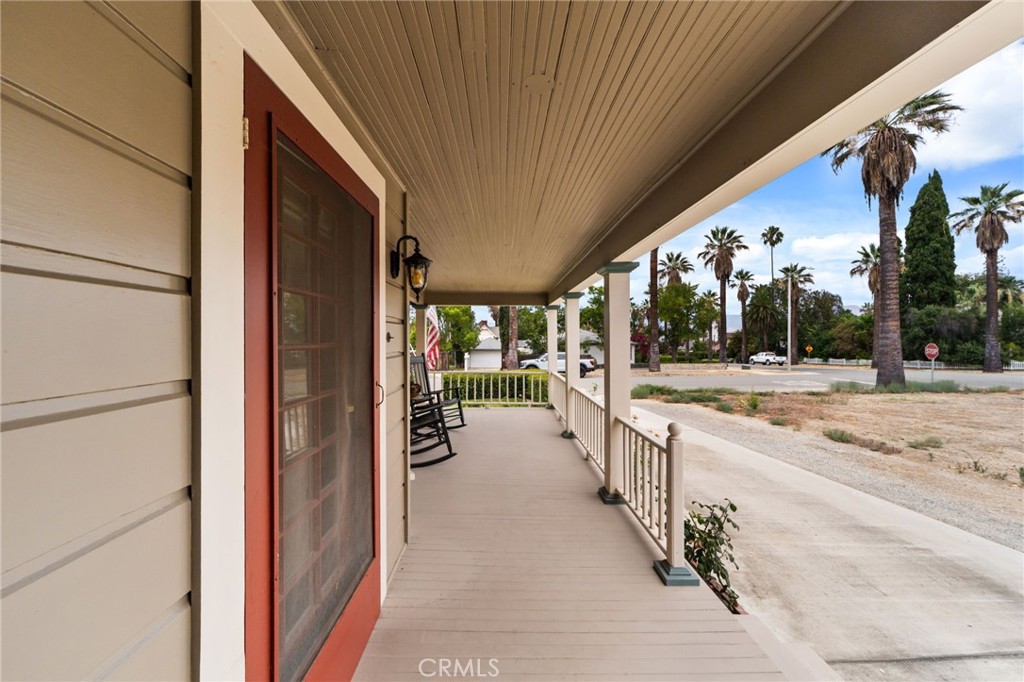 711 Chestnut Property Photo 8