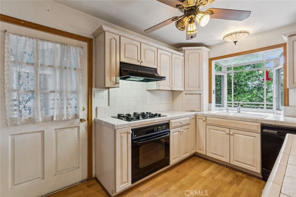 24899 Basel Property Photo 6