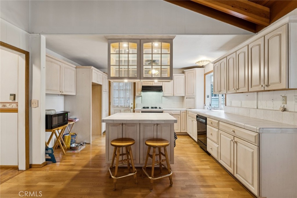 24899 Basel Property Photo 7
