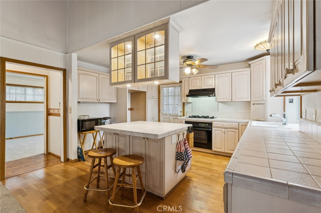 24899 Basel Property Photo 8