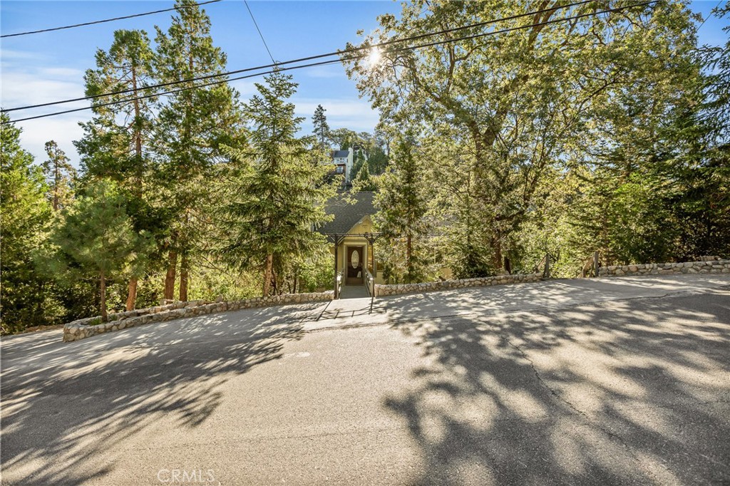 1207 Aleutian Property Photo 3