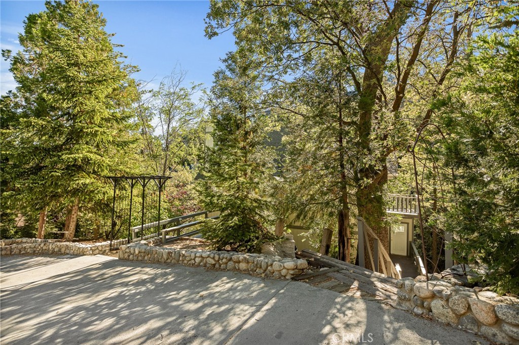 1207 Aleutian Property Photo 4