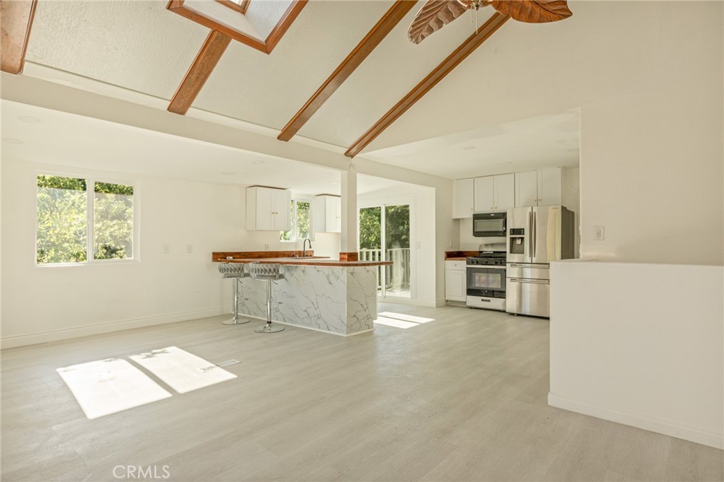 1207 Aleutian Property Photo 5