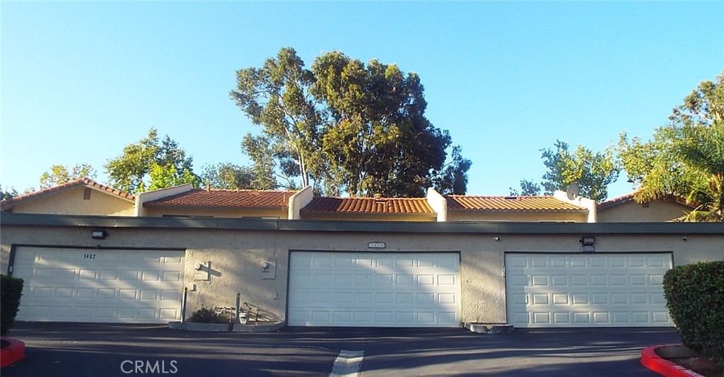1464 Camelot Drive Property Photo 3