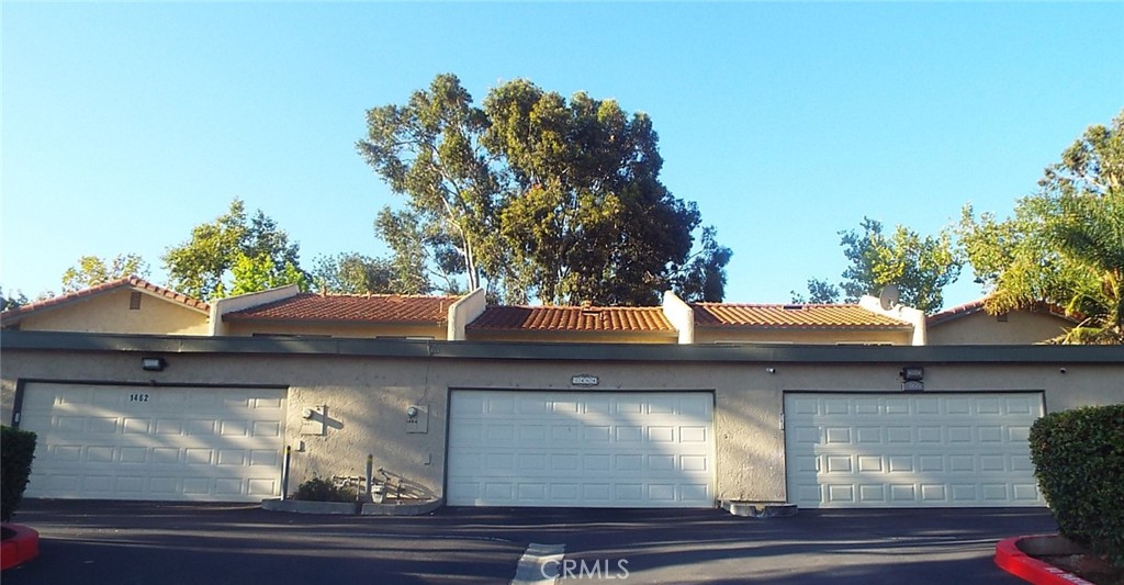 1464 Camelot Drive Property Photo 3