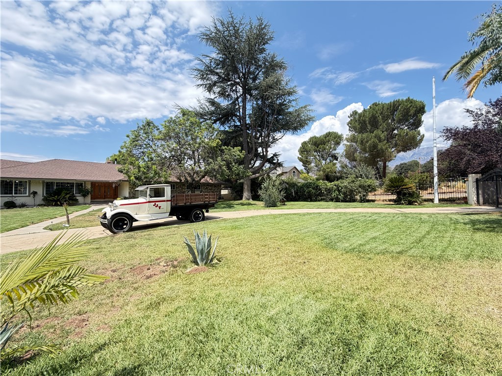 9359 Avenida San Timoteo Property Photo 3
