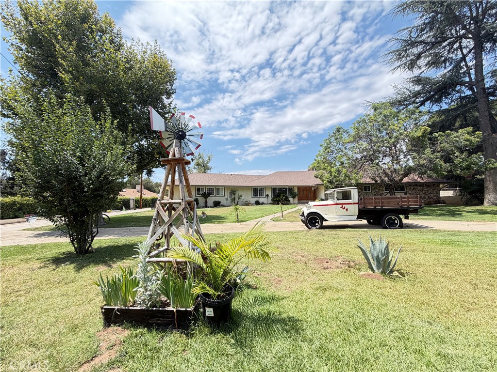 9359 Avenida San Timoteo Property Photo 4