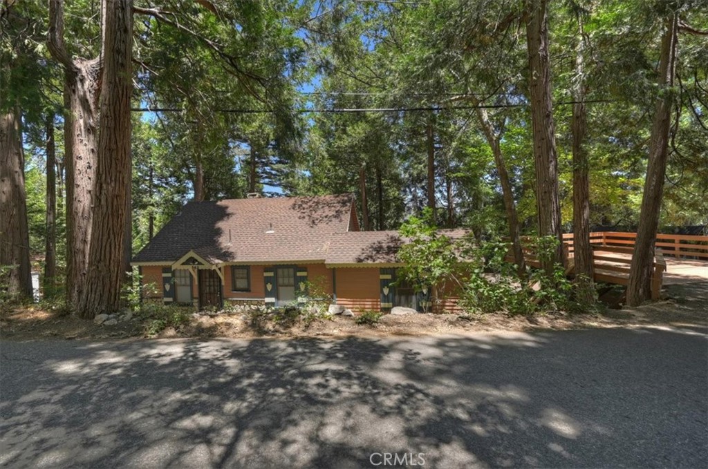 563 E Victoria Court Property Photo 3