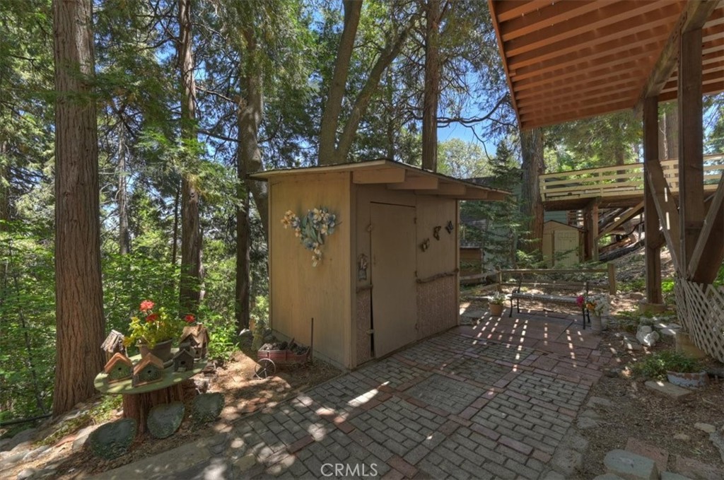 563 E Victoria Court Property Photo 4