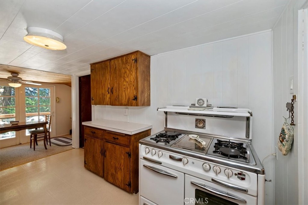 563 E Victoria Court Property Photo 15