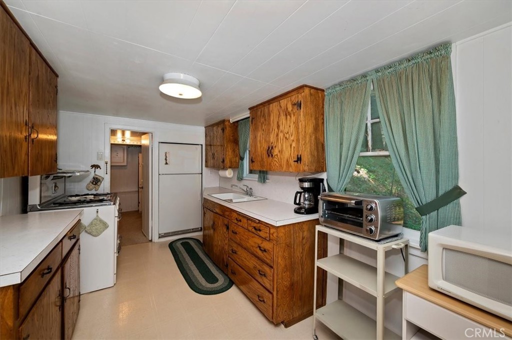 563 E Victoria Court Property Photo 16