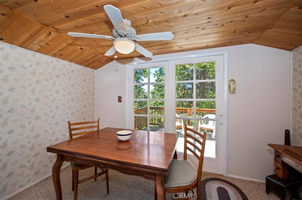 563 E Victoria Court Property Photo 17