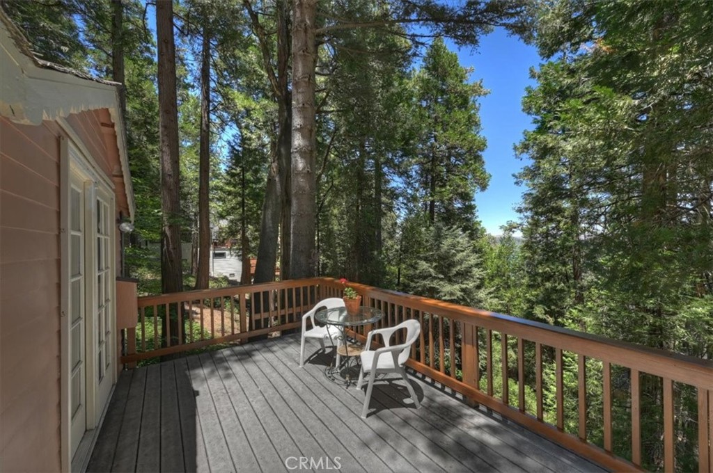 563 E Victoria Court Property Photo 18