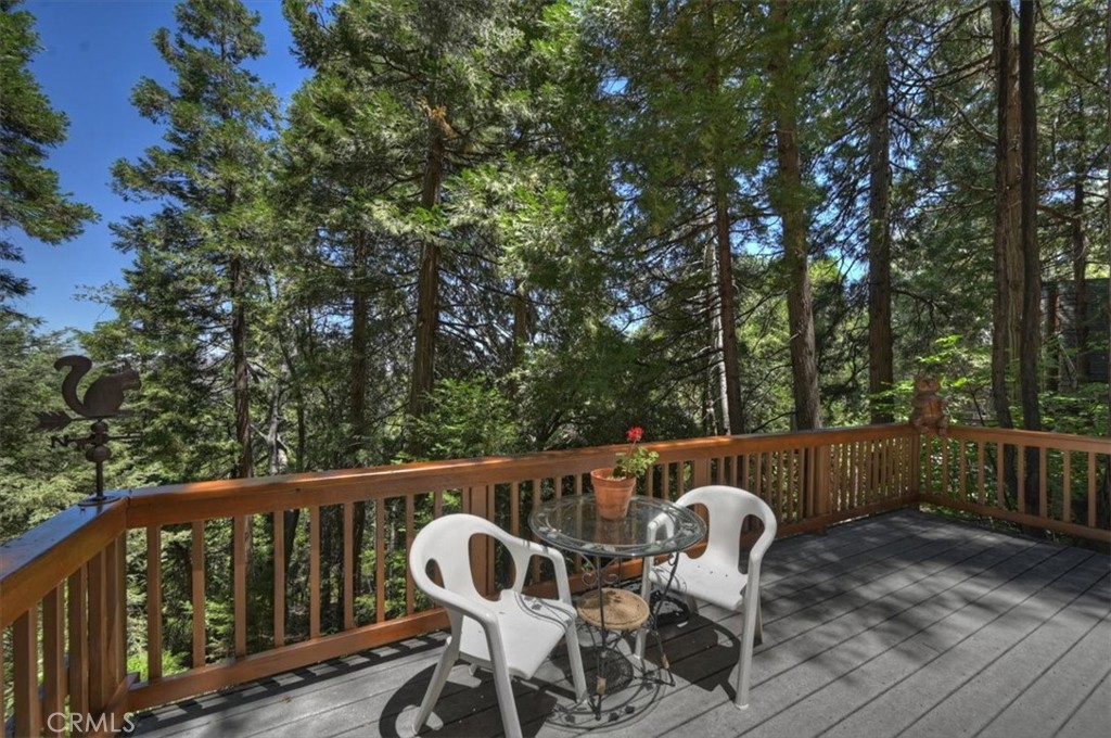 563 E Victoria Court Property Photo 19