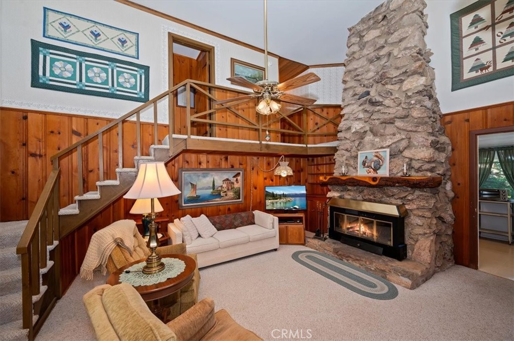 563 E Victoria Court Property Photo 21