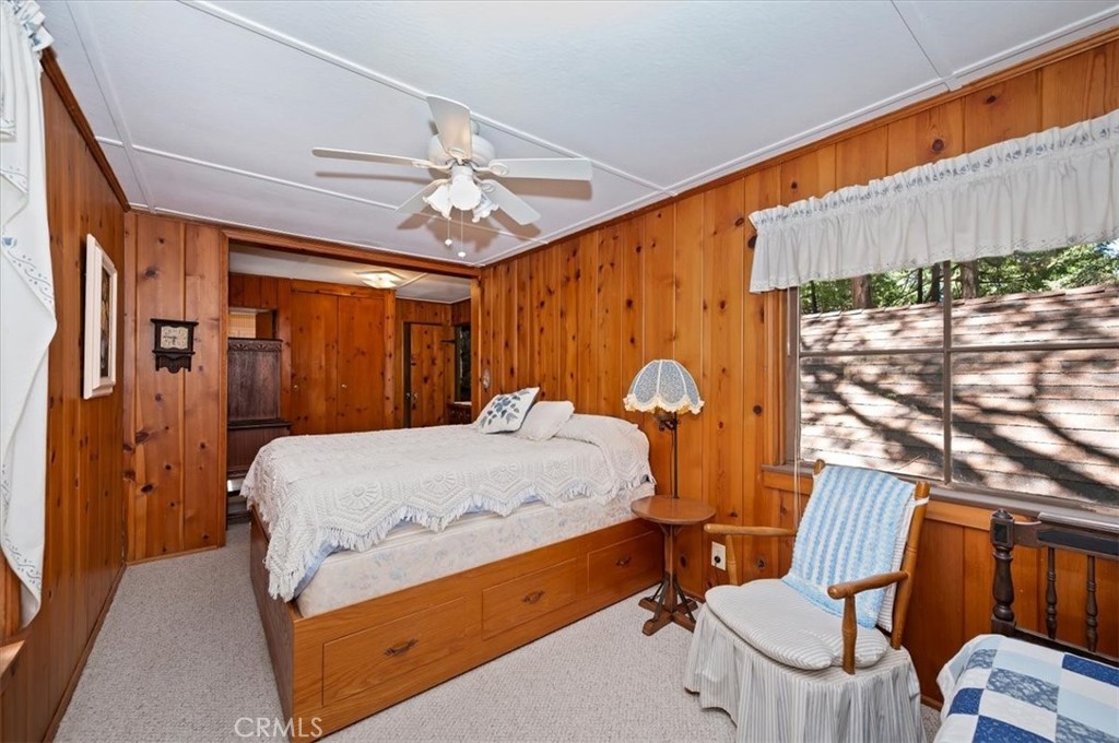 563 E Victoria Court Property Photo 27