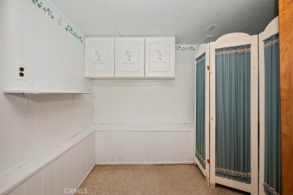 563 E Victoria Court Property Photo 34