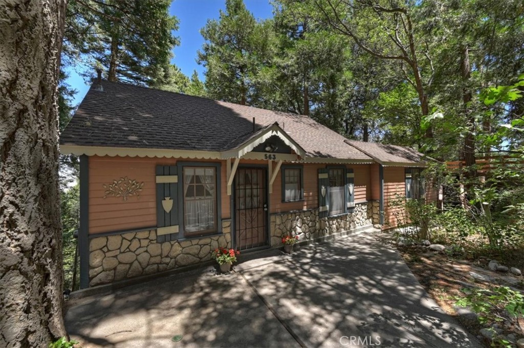 563 E Victoria Court Property Photo 39