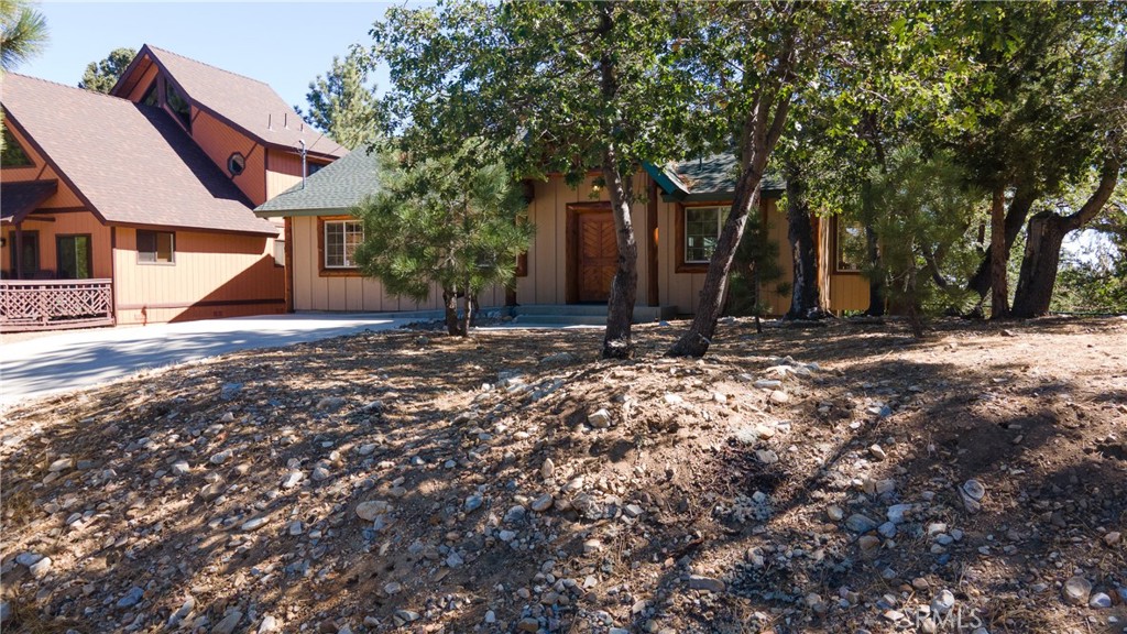 617 Villa Grove Property Photo 1