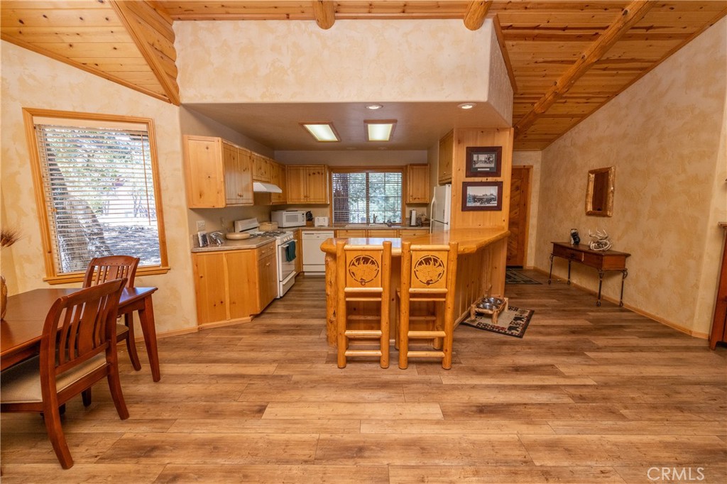 617 Villa Grove Property Photo 8