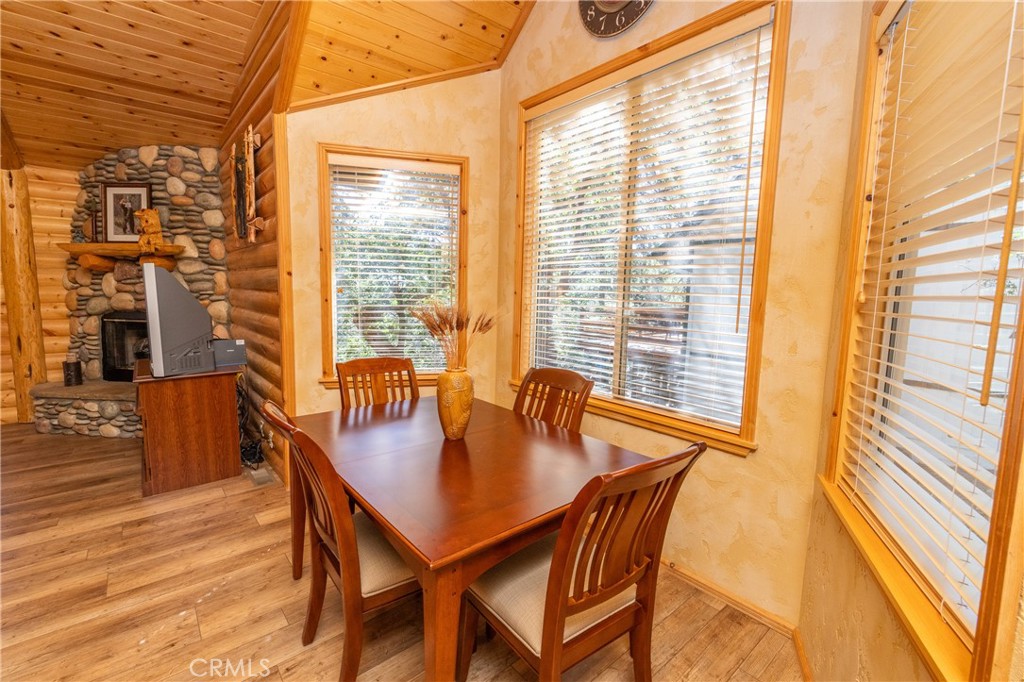 617 Villa Grove Property Photo 9