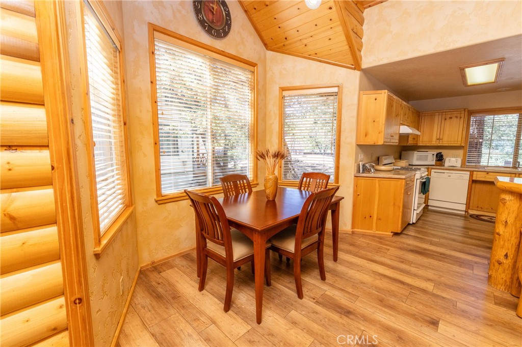 617 Villa Grove Property Photo 10