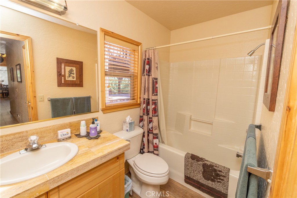 617 Villa Grove Property Photo 25