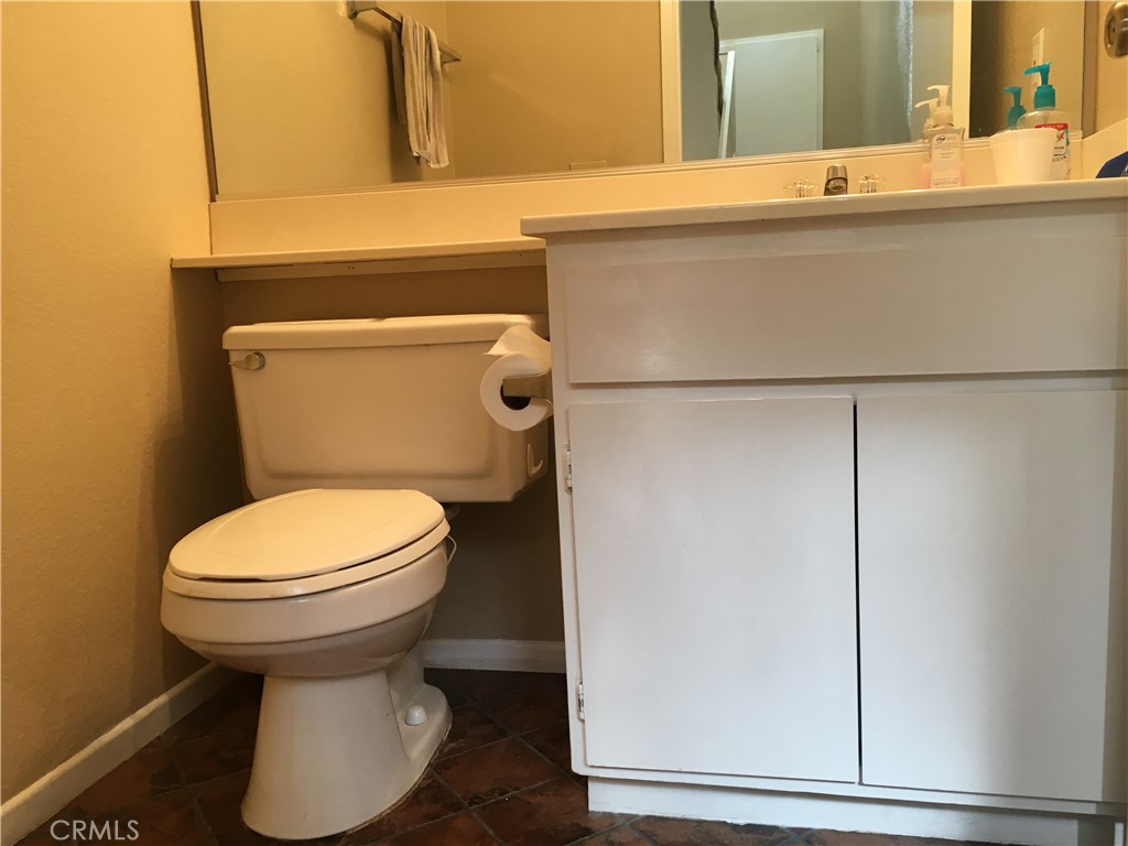 2030 Bon View Property Photo 10