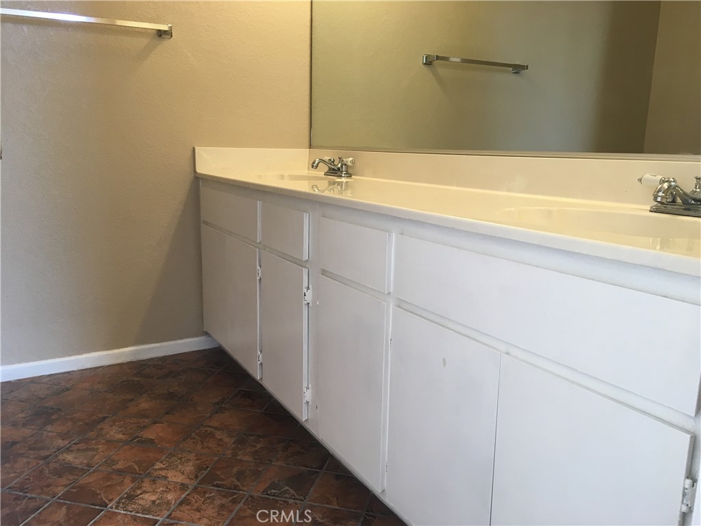 2030 Bon View Property Photo 12