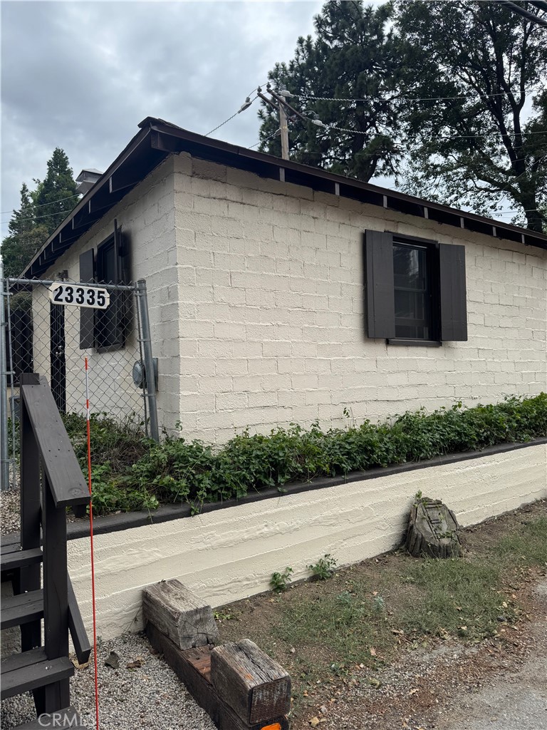 23335 Crestline Road Property Photo 4